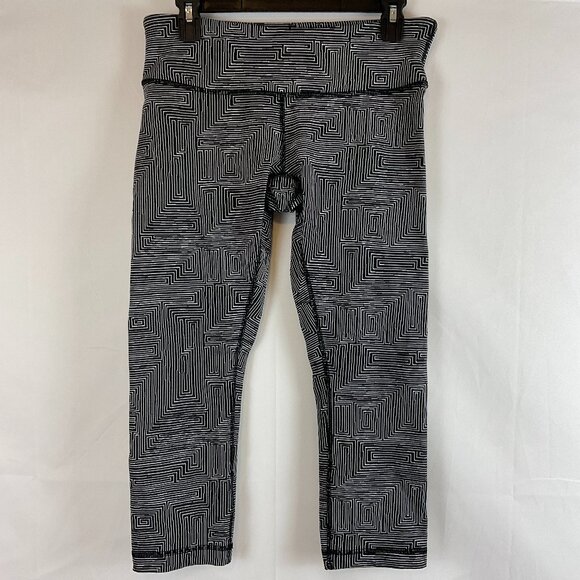 Lululemon Wunder Under Leggings 8 Black White Square Print Cropped - Picture 1 of 10